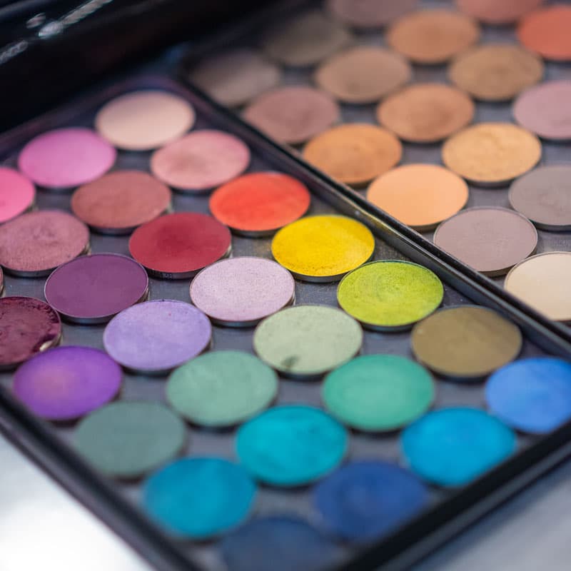 Palette de couleurs en gros plan, évoquant la charte graphique d'une entreprise